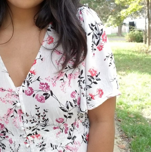 𝘽𝙊𝙂𝙊| TWIRLING IN FLORALS WHITE MAXI DRESS - Picture 14 of 16